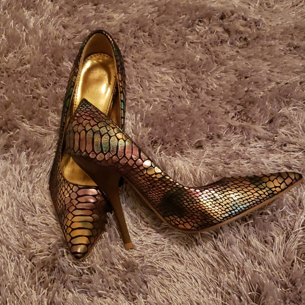Shoes - Picture 2 of 3